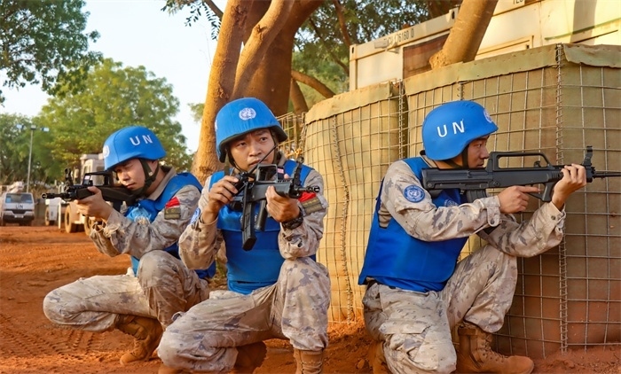 匯報一線偵察情況。王軍杰攝