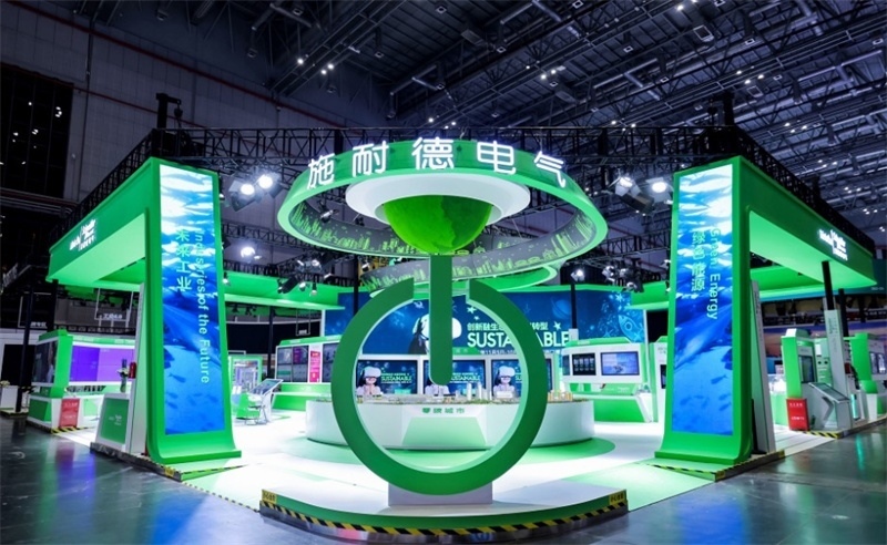 2023年，施耐德電氣在第六屆中國國際進(jìn)口博覽會(huì)現(xiàn)場。施耐德電氣供圖