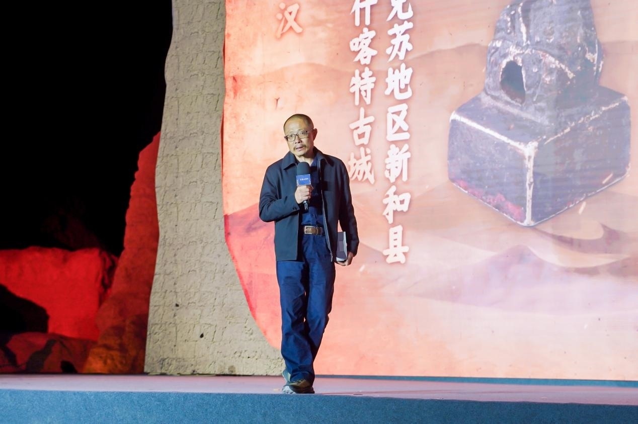 陳凌在“何以中國·五星出東方”網(wǎng)絡(luò)主題宣傳活動現(xiàn)場演講。人民視頻供圖