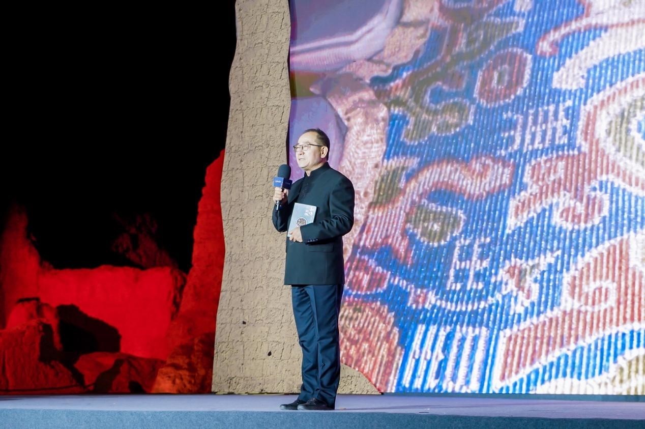 于志勇在“何以中國·五星出東方”網(wǎng)絡(luò)主題宣傳活動現(xiàn)場演講。人民視頻供圖