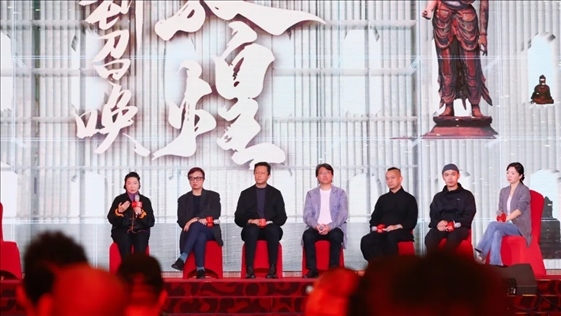 《受到召喚·敦煌》眾主創(chuàng)現(xiàn)場分享創(chuàng)作故事。主辦方供圖