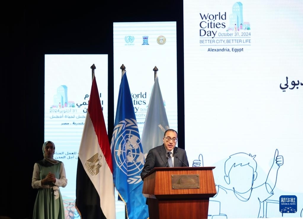 10月31日，在埃及亞歷山大，埃及總理馬德布利在活動(dòng)上致辭。新華社記者 王東震 攝