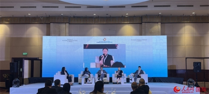 “企業(yè)對(duì)中國東盟互聯(lián)互通的責(zé)任與貢獻(xiàn)”分議題討論現(xiàn)場。人民網(wǎng)記者 曹師韻攝