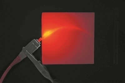 帶有彎曲通道的3D打印材料能引導(dǎo)并散射光。圖片來(lái)源：英國(guó)格拉斯哥大學(xué)