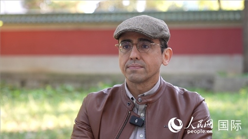 巴西漢學(xué)家喬治·西內(nèi)迪諾（中文名“沈友友”）。人民網(wǎng)記者 劉寧攝