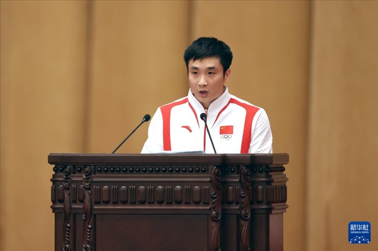 11月15日，跳水運動員曹緣在報告會上發(fā)言。新華社記者 李明 攝