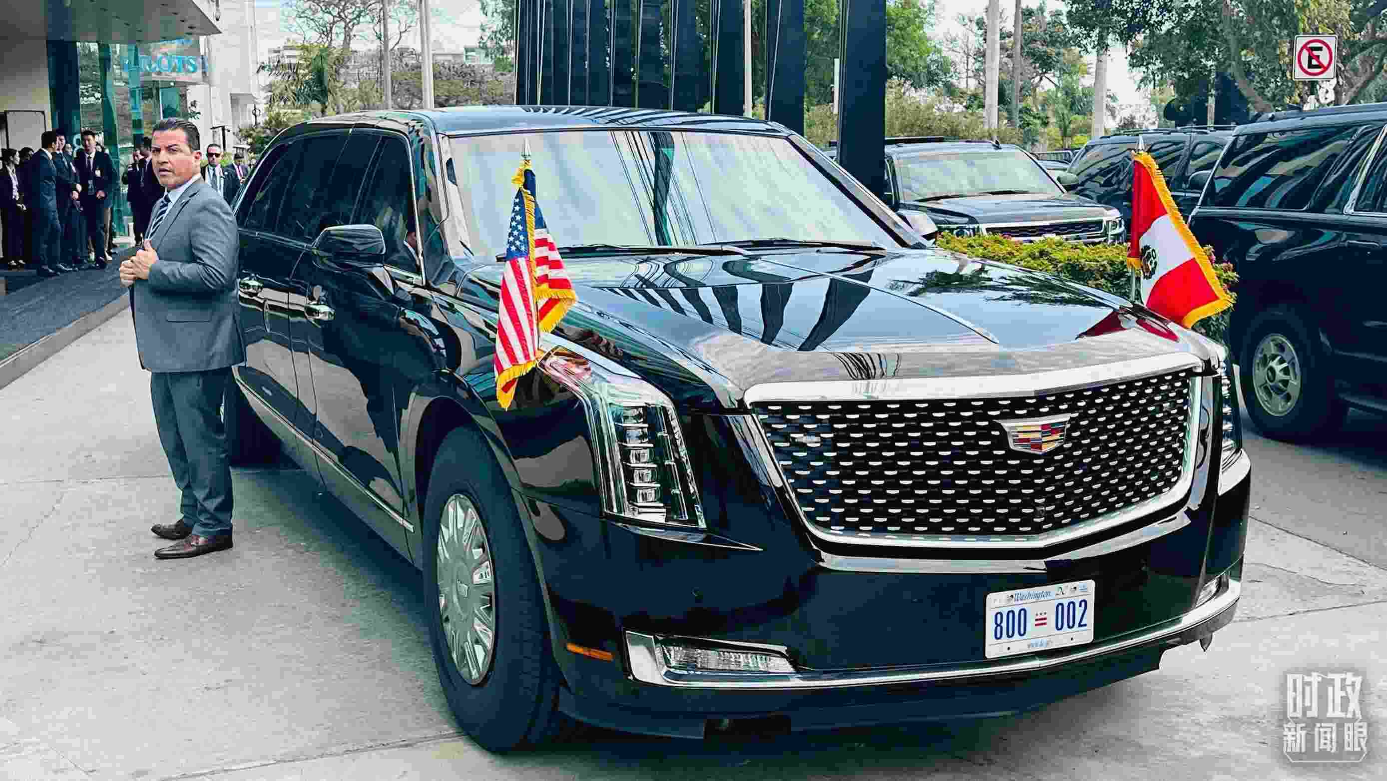 美國總統(tǒng)拜登乘車抵達中美元首會晤現(xiàn)場。（總臺央視記者范一鳴拍攝）