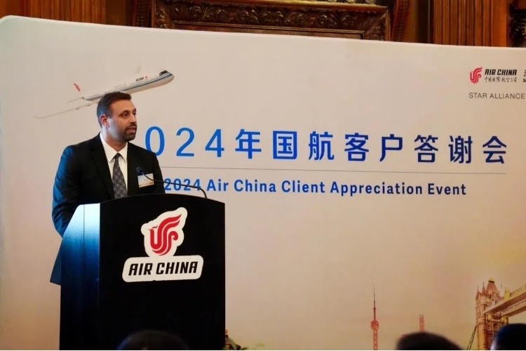 英國48家集團(tuán)俱樂部主席杰克·佩里發(fā)表致辭。吳若鳴攝