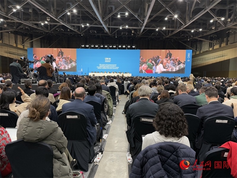 圖為塑料污染政府間談判委員會(huì)第五次會(huì)議現(xiàn)場(chǎng)。人民網(wǎng)記者 莽九晨攝