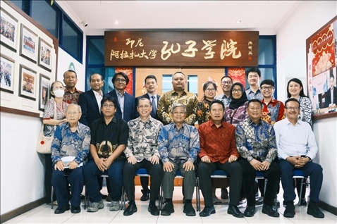 參會(huì)嘉賓合影。阿拉扎大學(xué)孔子學(xué)院供圖