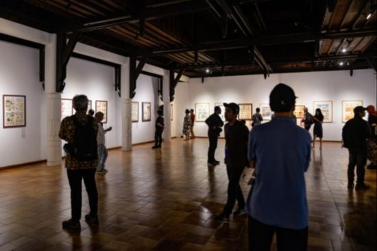 觀眾參觀“東盟-中國(guó)人文交流年”漫畫(huà)大賽展覽。記者 徐欽 攝