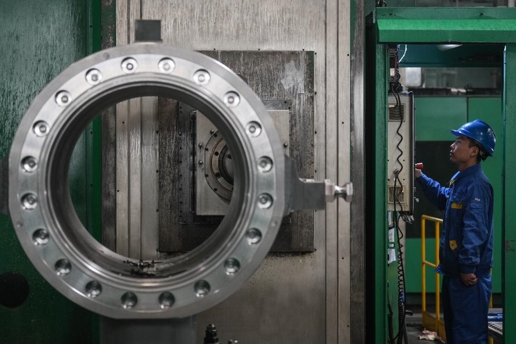 2023年2月14日，沈陽鼓風(fēng)機(jī)集團(tuán)股份有限公司的工人在車間工作。新華社記者 潘昱龍 攝