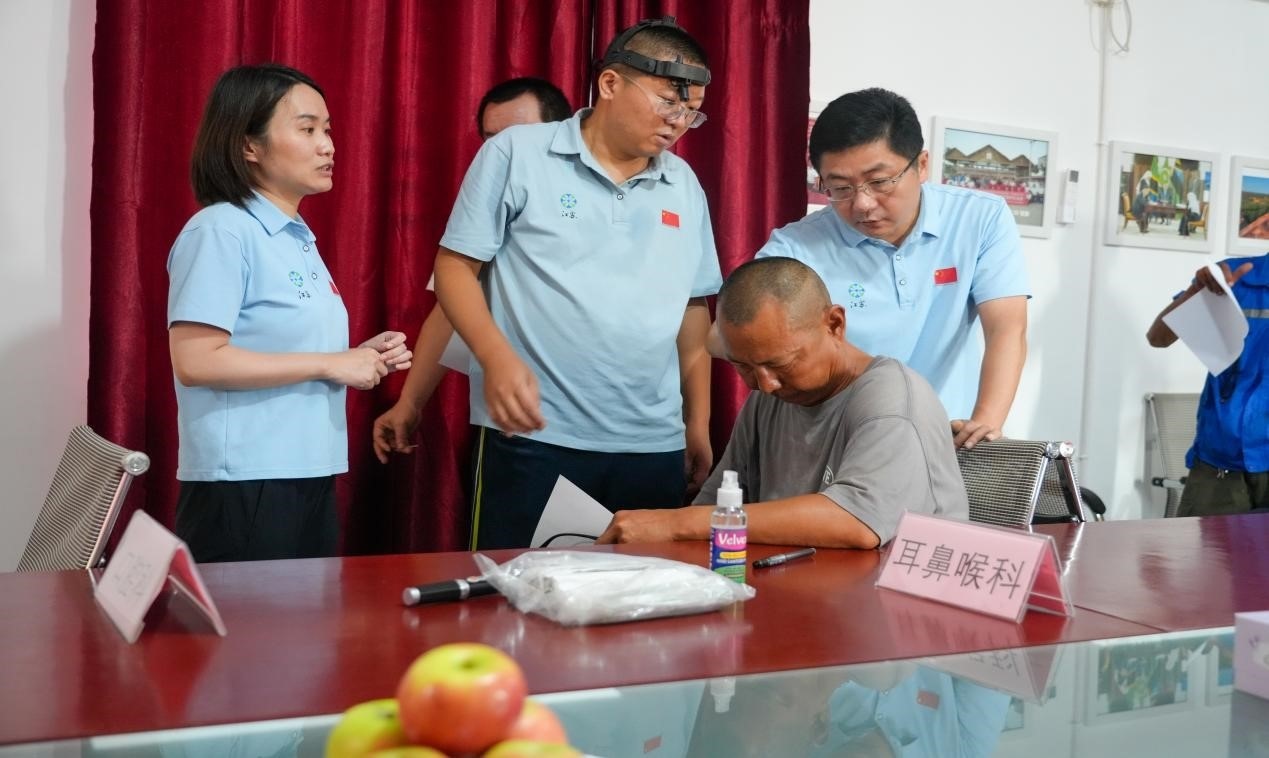 醫(yī)療隊專家診療現(xiàn)場。中國土木供圖