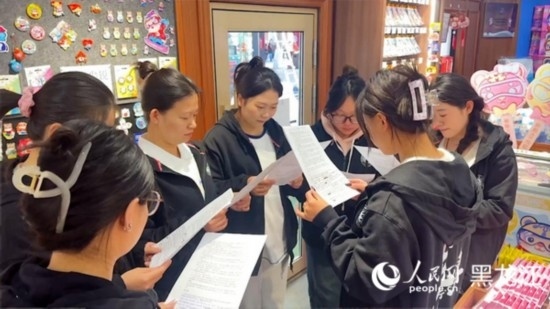 工會組織企業(yè)職工開展技能培訓(xùn)活動。人民網(wǎng)記者 張哲鑫攝