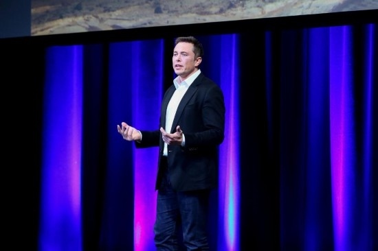  2017年9月29日，在澳大利亞阿德萊德，美國(guó)企業(yè)家埃隆·馬斯克在第68屆國(guó)際宇航大會(huì)閉幕式前做主旨演講。新華社發(fā)（閆寒?dāng)z）