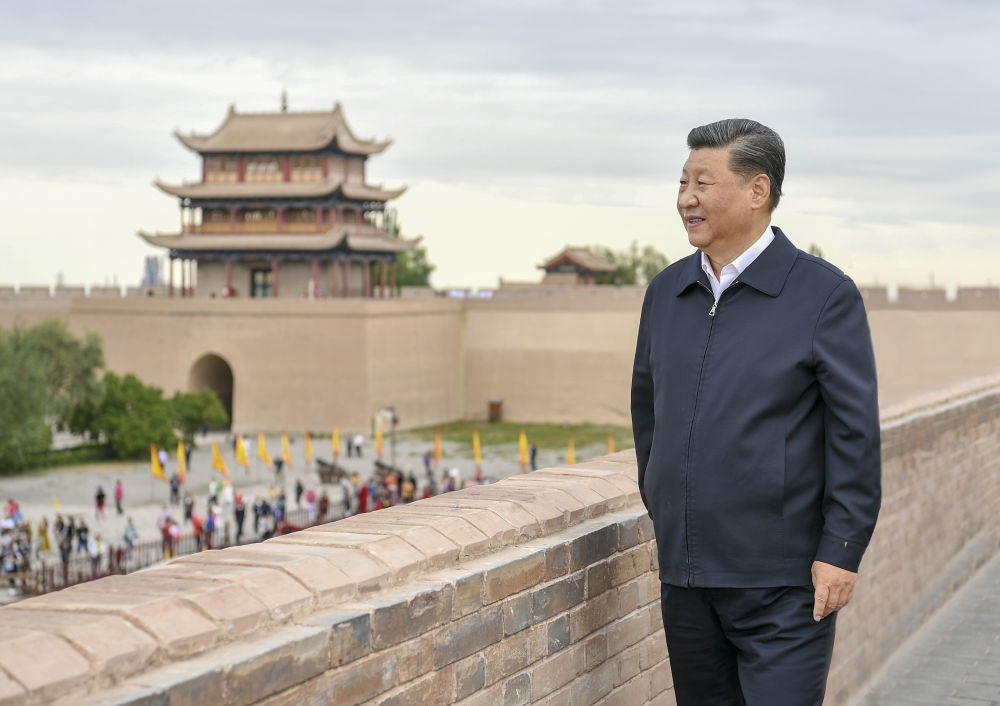 2019年8月20日上午，習(xí)近平總書記來到嘉峪關(guān)關(guān)城，登上城樓察看關(guān)城整體面貌，聽取河西走廊長(zhǎng)城、關(guān)隘歷史文化情況介紹。新華社記者 謝環(huán)馳 攝