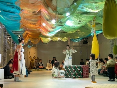 《Momoda新春嘉年華·音樂會(huì)》劇目表演。人民網(wǎng)記者 劉凡攝