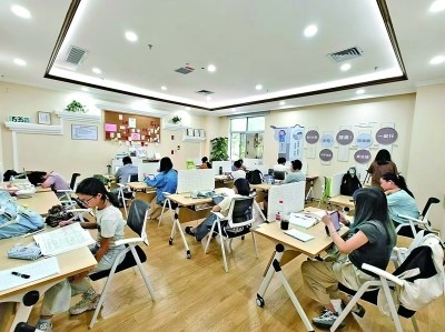 廣東深圳市龍崗區(qū)黨群服務(wù)中心開設(shè)的共享自習(xí)室一景。受訪者供圖