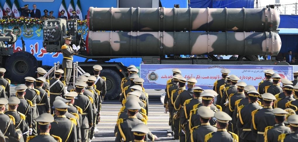 這是2024年9月21日在伊朗首都德黑蘭拍攝的閱兵式現(xiàn)場。新華社記者沙達(dá)提攝