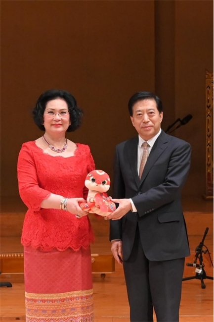 中國駐泰國大使韓志強與國際奧委會委員、泰國愛樂樂團董事會主席坤仁帕塔瑪共同出席音樂會。主辦方供圖