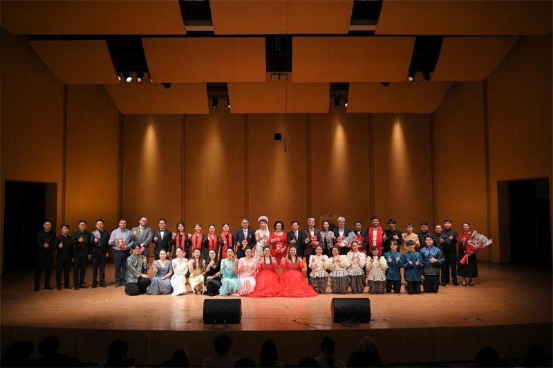 音樂會嘉賓與表演者集體合影。活動主辦方供圖