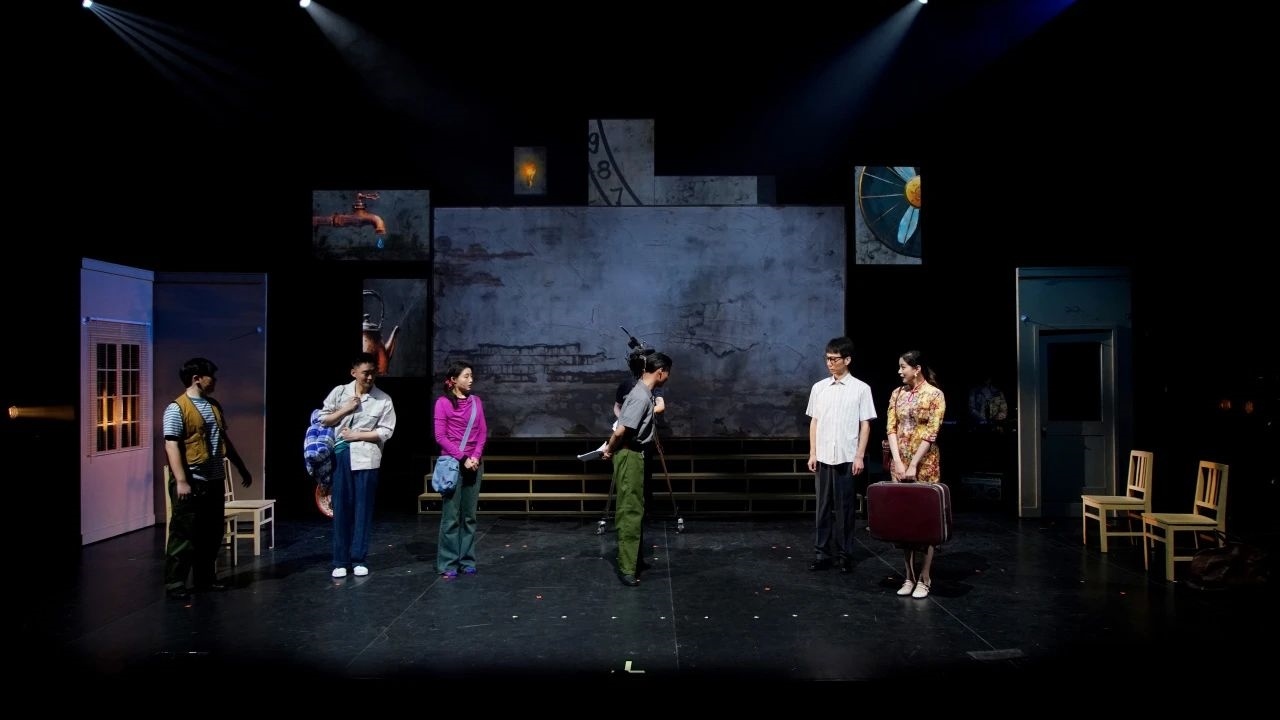 話劇《布吉出租屋》劇照。中國國家話劇院供圖