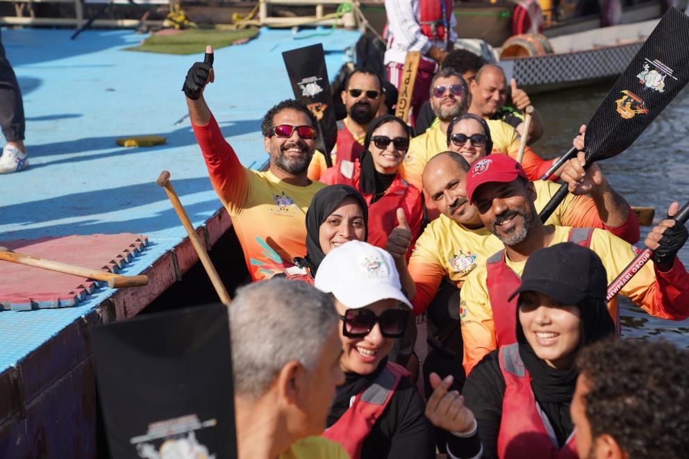 活動現(xiàn)場龍舟競技，共慶春節(jié)。開羅中國文化中心供圖