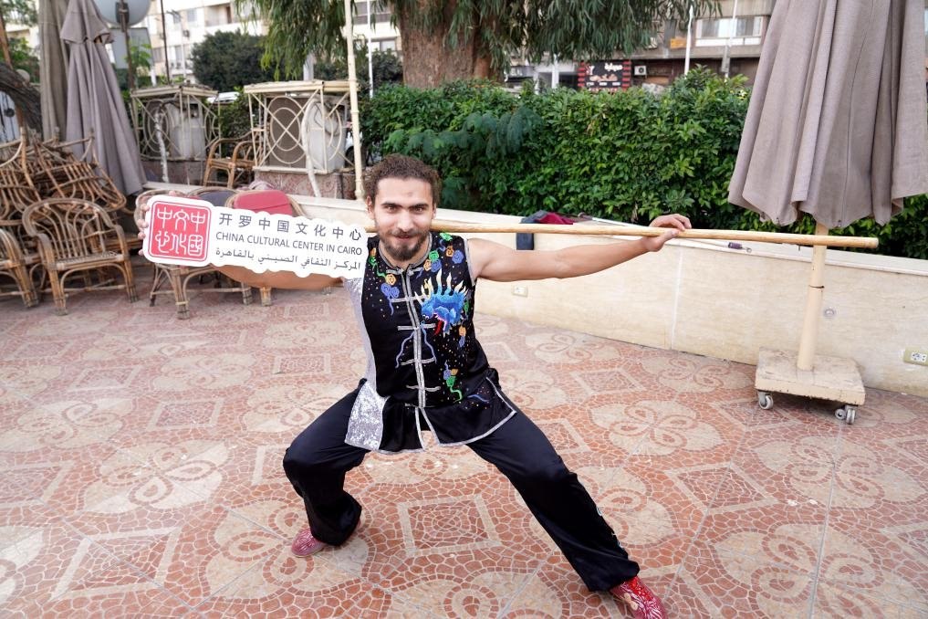埃及民眾參與中國文化體驗活動。開羅中國文化中心供圖