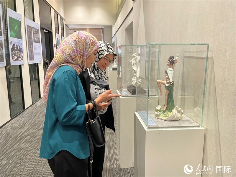 觀眾在參觀展覽。 人民網(wǎng)記者 劉慧攝