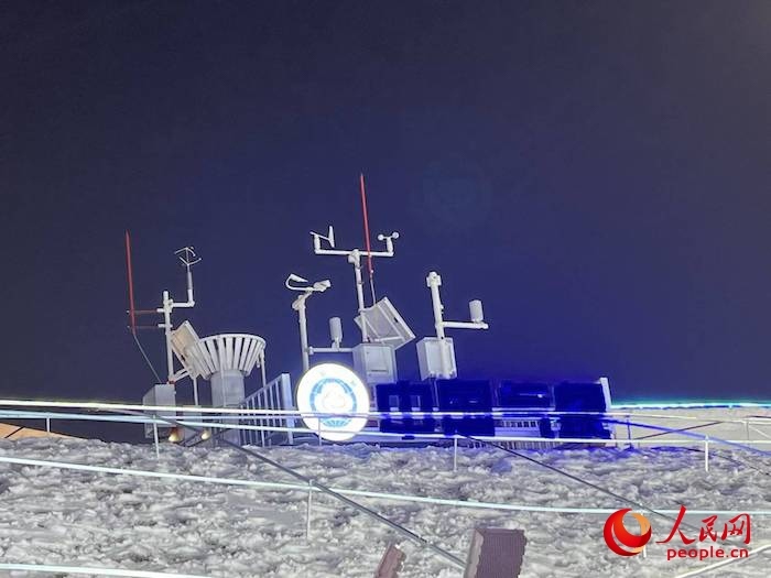 園區(qū)內(nèi)九要素自動(dòng)氣象觀測(cè)站。人民網(wǎng) 高清揚(yáng)攝