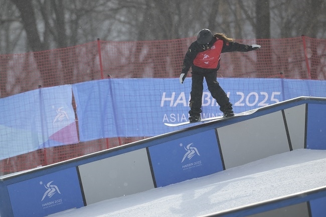 2月8日，張小楠在比賽中。新華社記者 楊冠宇攝