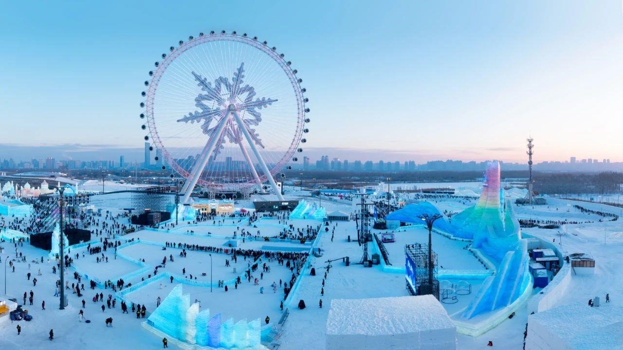 △哈爾濱冰雪大世界吸引游客前來打卡。