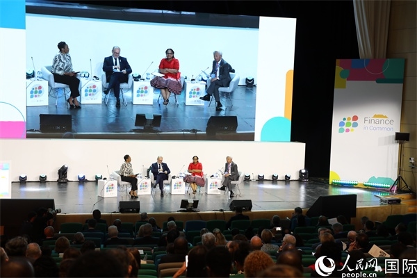 第5屆“共同金融”峰會在南非開普敦國際會議中心開幕。圖為峰會開幕式現(xiàn)場。人民網(wǎng)記者戴楷然攝