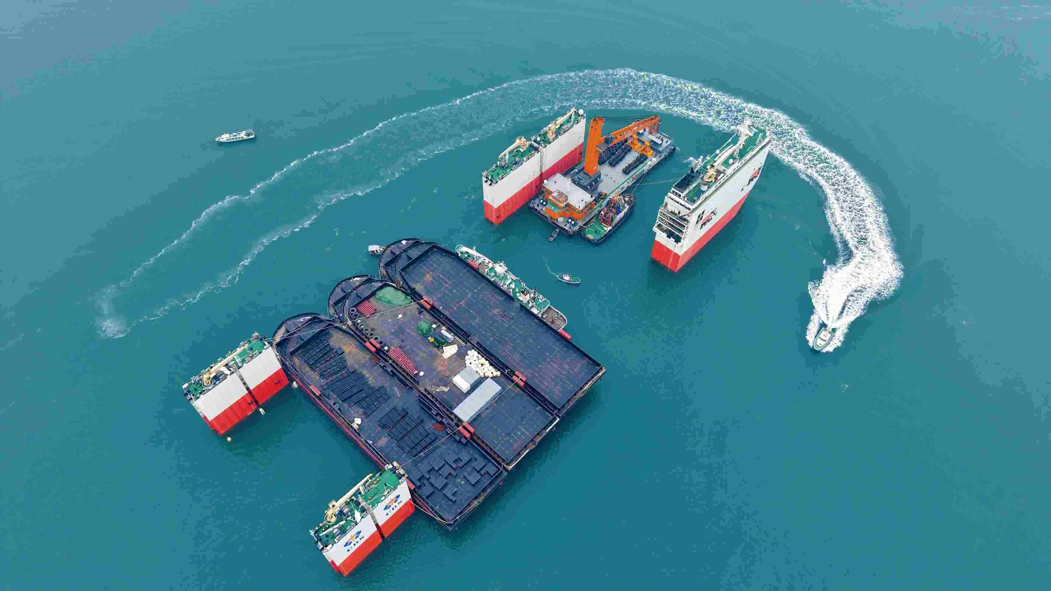 “華瑞龍”輪裝載13艘船舶前往幾內亞。受訪方供圖