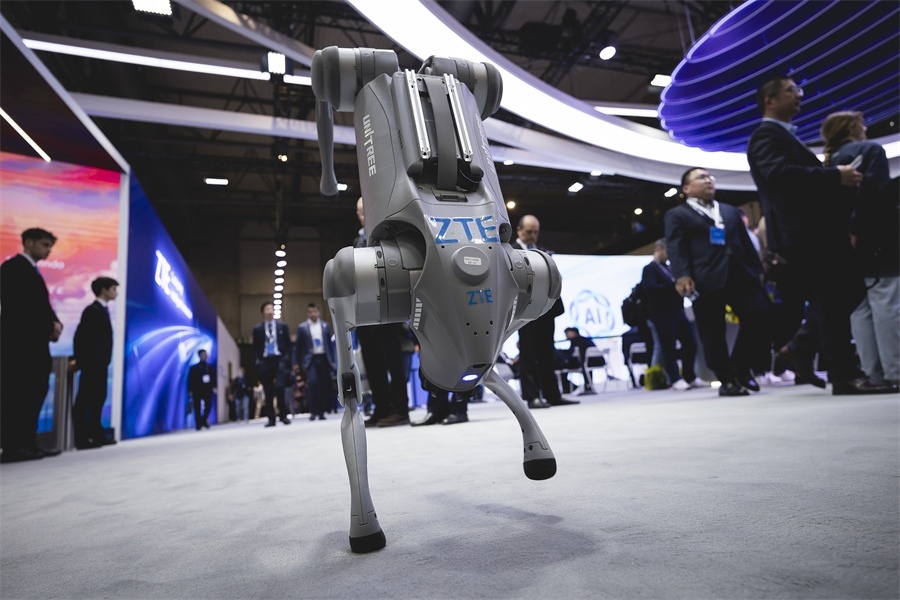 中興展位上的機(jī)器狗。