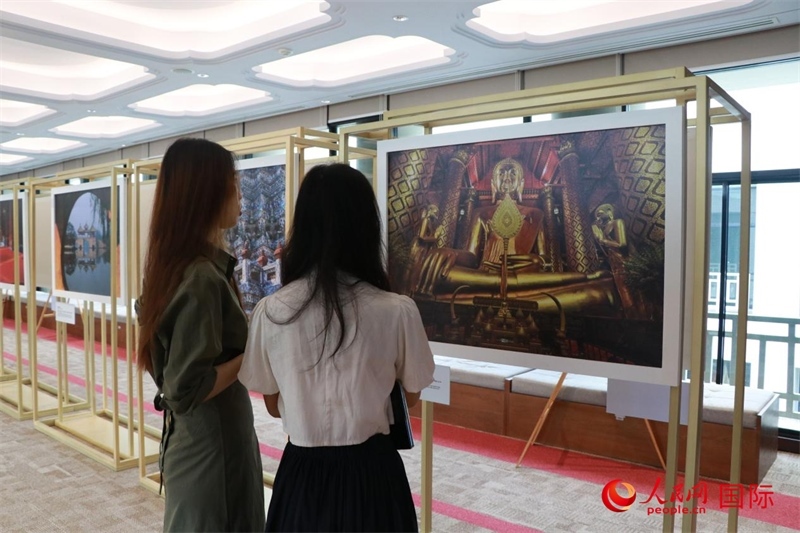 “遇見(jiàn)”攝影展現(xiàn)場(chǎng)。朱瀟逸攝