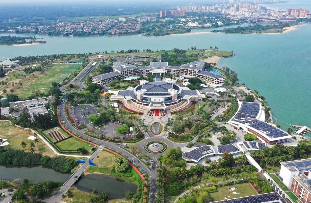 這是3月21日拍攝的博鰲亞洲論壇國(guó)際會(huì)議中心（無人機(jī)照片）。新華社記者 郭程 攝