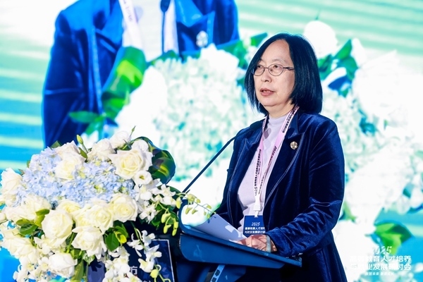 中國(guó)高等教育學(xué)會(huì)學(xué)術(shù)咨詢發(fā)展委員會(huì)委員、中國(guó)高等教育學(xué)會(huì)原副秘書長(zhǎng)、《中國(guó)高教研究》主編王小梅。