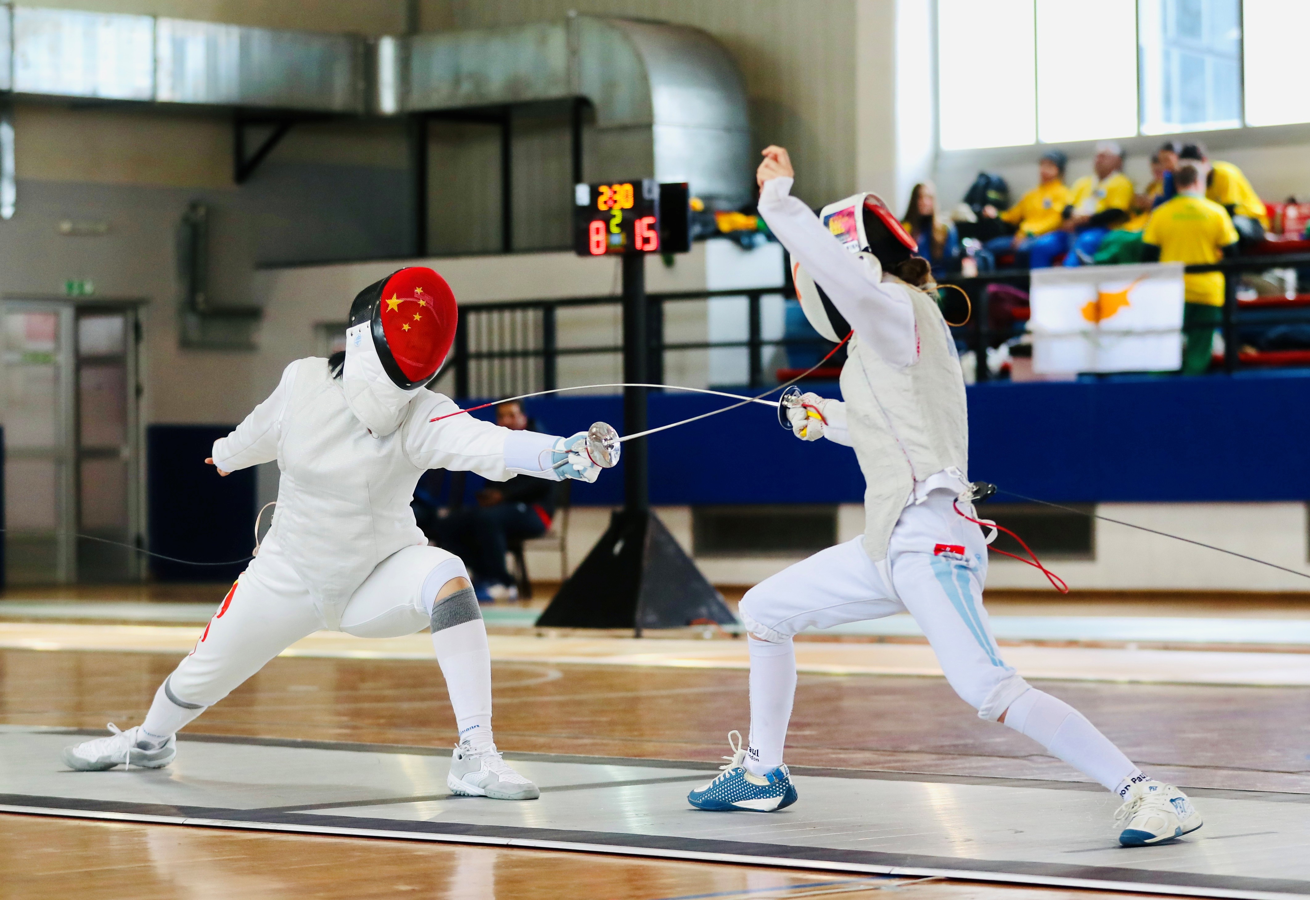 閔文珺（左）在比賽中。圖片來源：中國中學生體育代表團