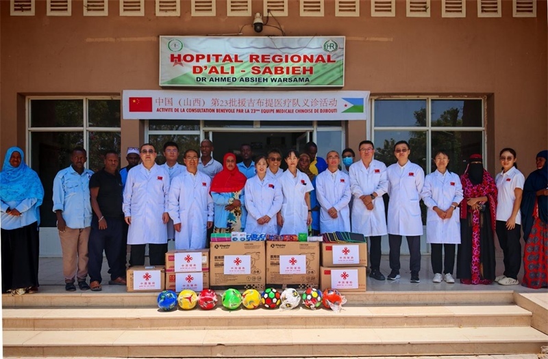 中國(guó)（山西）第23批援吉布提醫(yī)療隊(duì)在當(dāng)?shù)亻_展義診，并捐贈(zèng)一批急需藥品。中國(guó)（山西）第23批援吉布提醫(yī)療隊(duì)供圖