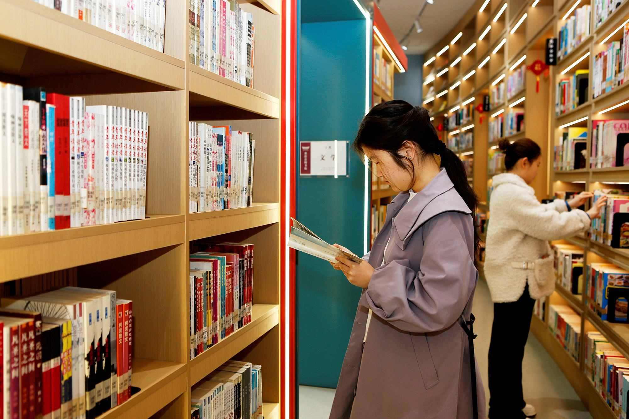 △2025年3月29日，讀者在山西臨汾市襄汾縣圖書館閱讀。