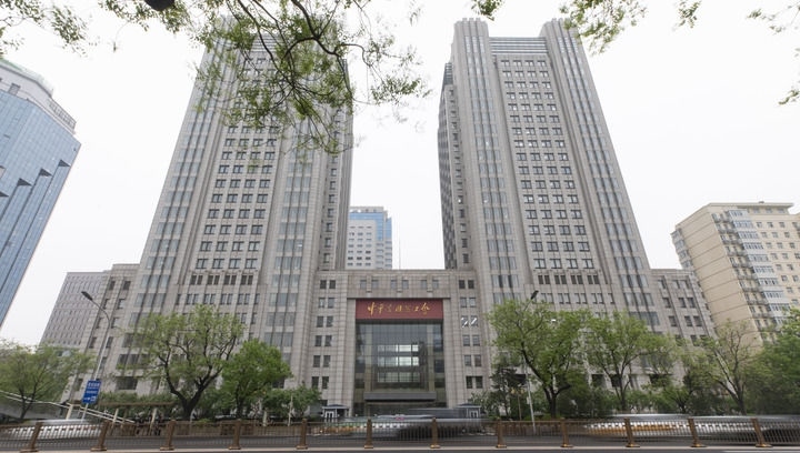 這是2025年4月21日在北京拍攝的中華全國(guó)總工會(huì)外景。新華社發(fā)（王鑫攝）