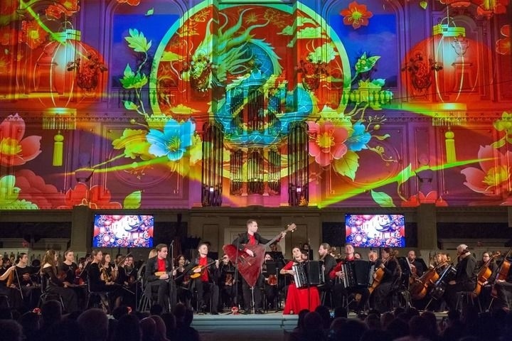 2025年2月6日，俄羅斯音樂家在圣彼得堡舉行的中俄新春音樂會上表演。新華社發(fā)（莫京娜 攝）