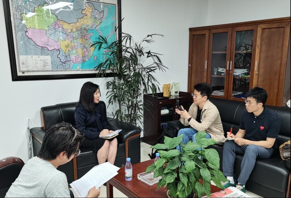 記者采訪企業(yè)跨境物流建設(shè)情況。人民網(wǎng) 孫啟凡攝