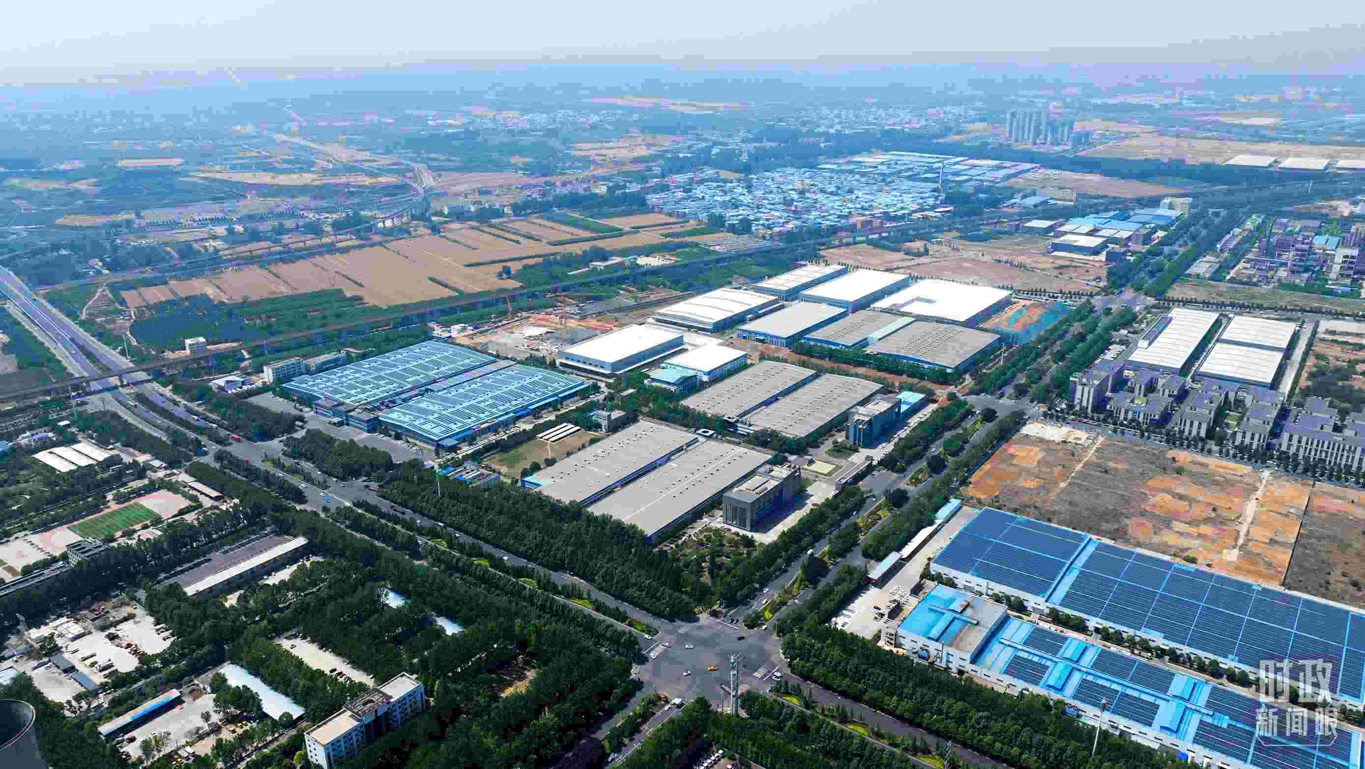 △俯瞰洛陽軸承集團(tuán)股份有限公司。（總臺(tái)央視記者范凱拍攝）