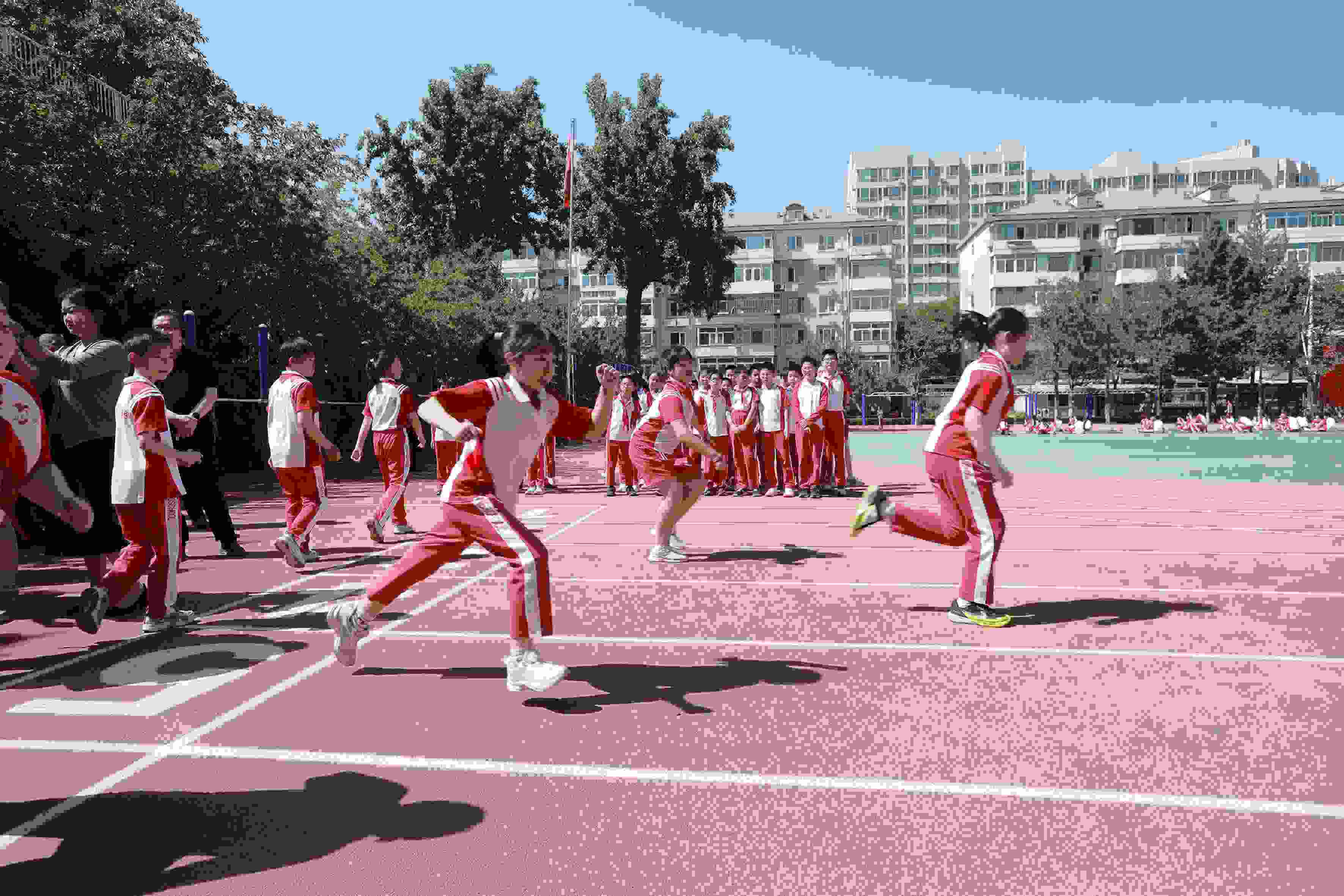 學生利用人工智能進行50米測試。北京市教委供圖