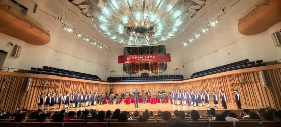 重慶大學(xué)城樹(shù)人小學(xué)校管樂(lè)團(tuán)參加比賽。