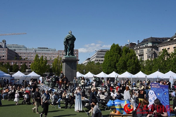 “你好！中國”端午游園會在斯德哥爾摩國王花園廣場舉辦。人民網記者 殷淼攝